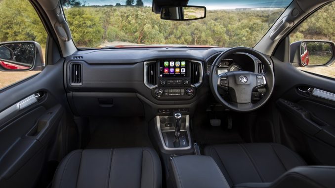 2018 holden colorado interior