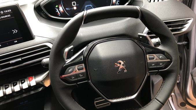2018 pugeot 5008 steering wheel interior