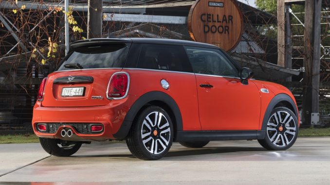 2018 mini hatch rear side