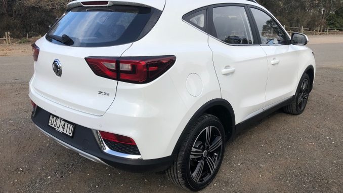 2018 mg zs side and rear