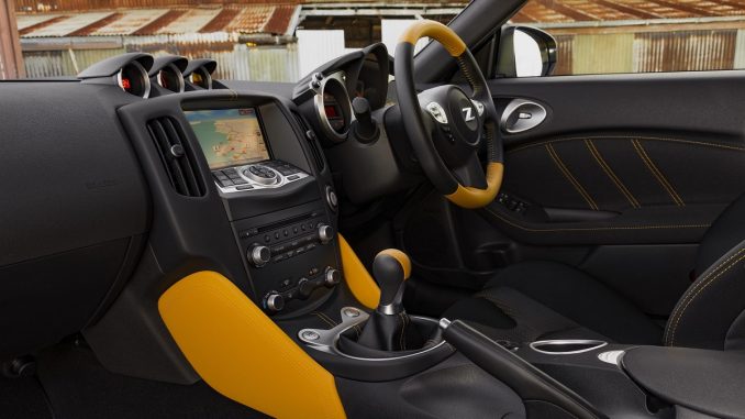 2018 nissan 370z n-sport interior