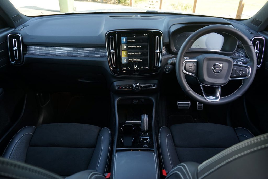 2018 Volvo XC40 interior