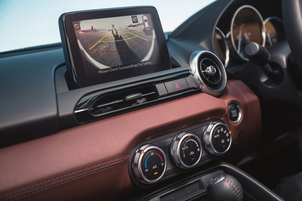 2019 Mazda MX-5 dashboard