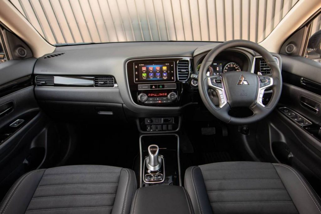 2019 Mitsubishi Outlander PHEV Exceed interior