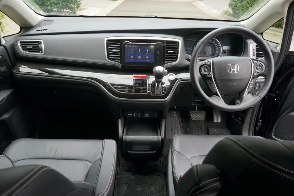 2018 Honda Odyssey VTi-L interior