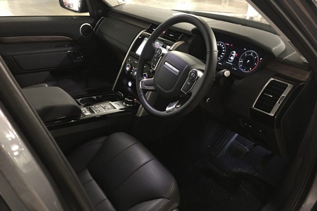 2018 Land Rover Discovery HSE SD4 interior