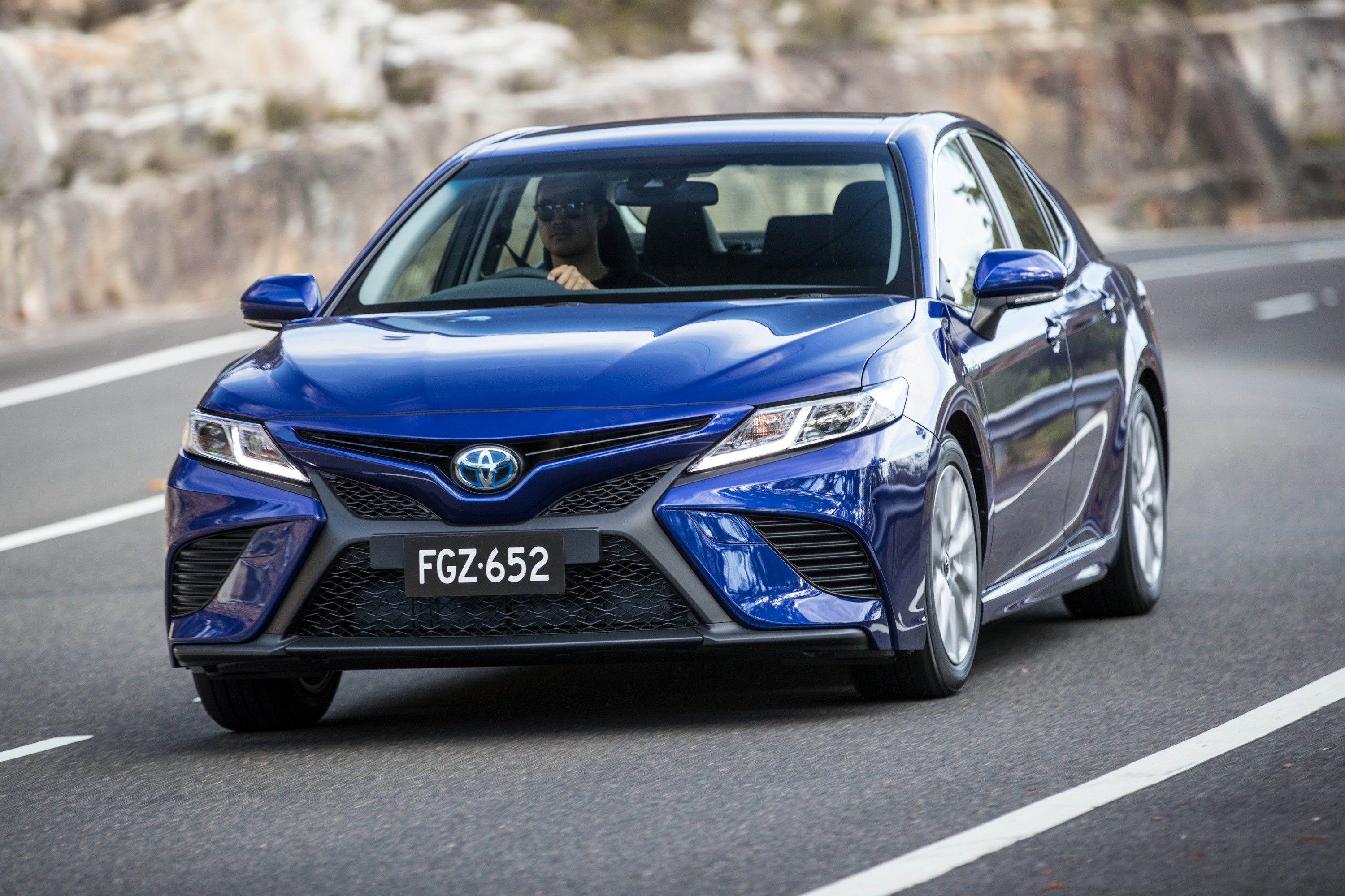 Camry xv70 2017. Toyota Camry Hybrid 2018. Toyota Camry 2019 Sport. Toyota Camry 2017 Hybrid. Toyota Camry 2019 спорт.