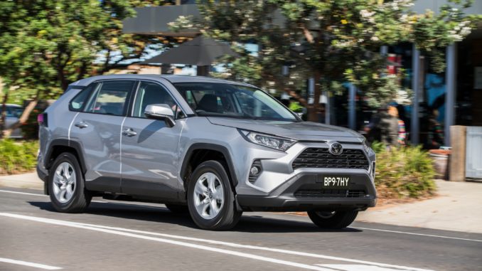 Toyota 2019 RAV4 2WD Hybrid 2