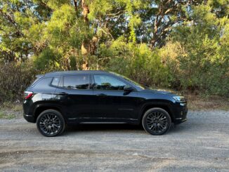 Jeep Compass S Limited 4WD SUV 2023 profile