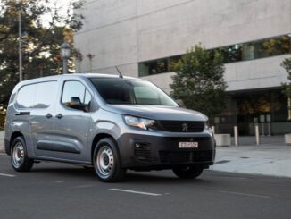 Peugeot e-Partner delivery van driving
